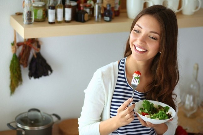 La única dieta que funciona en el mundo es comer más menudo y alimentos saludables