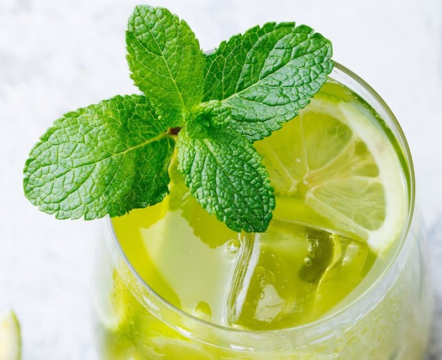 Limonada refrescante de matcha