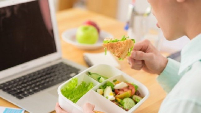 Los siete mandamientos para poder comer de forma saludable en el trabajo