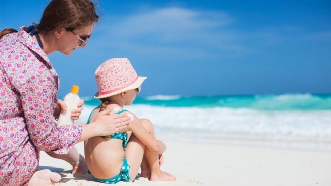 Consejos para que tus hijos no se ‘quemen’ este verano