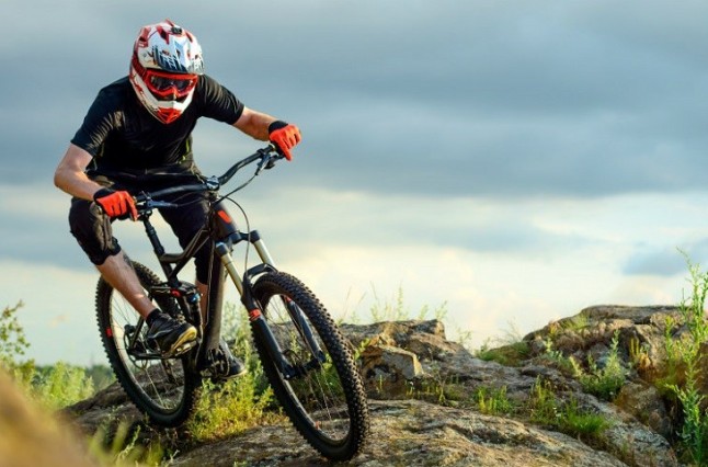 Luis Zarco vence en el descenso del sierra Nevada Bike Park de Granada