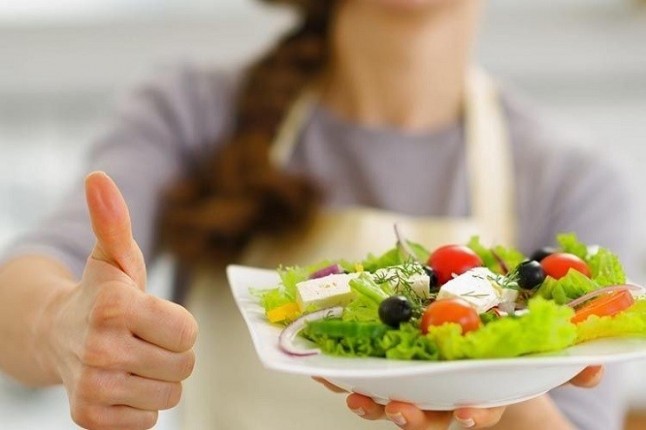 Los ocho mandamientos para comer fuera de casa y no engordar en el intento