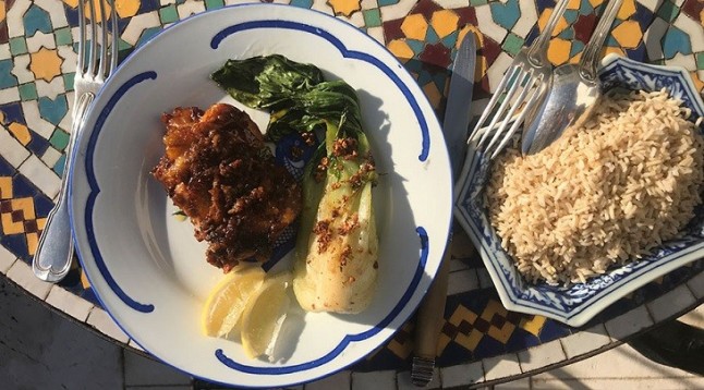 Pollo al estilo japonés con pak-choi al limón