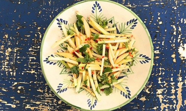 Mil hojas de colirrábano y manzana