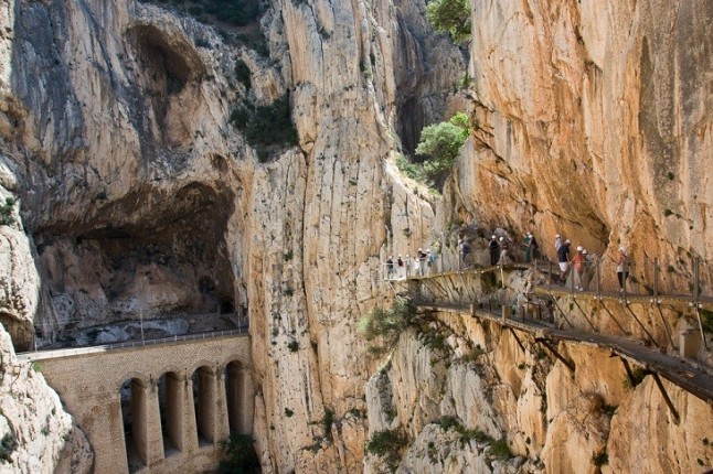 El PSOE pide a la Diputación de Málaga mejorar los accesos al Caminito del Rey