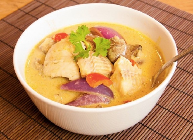 Pescado con champiñones al curry