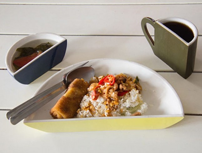 Comer en platos pequeños no necesariamente hace que comamos menos