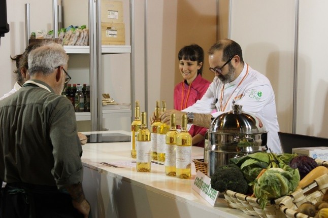 Cata sensorial  de vinos ecológicos en el espacio showcooking de BioCultura Sevilla 2019 (FIBES)