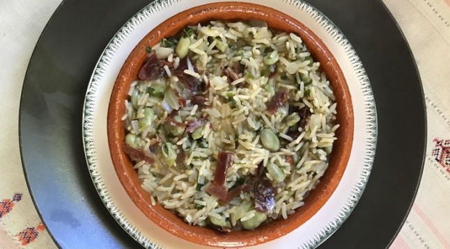 Arroz integral con habas y hierbas aromáticas