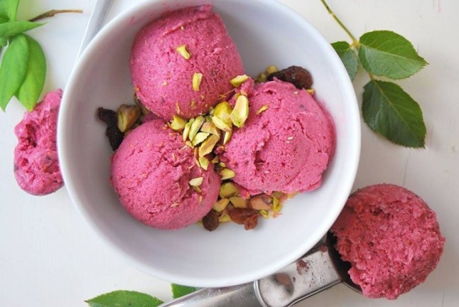 Receta Ecológica recomendada ECOticias.com: Helado de frutas del bosque con un toque de limón