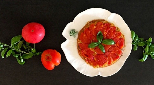 Tarta tatin de tomate con romero y tomillo