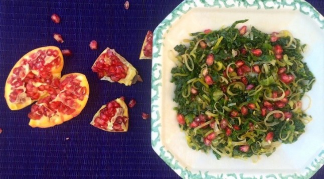 Ensalada de kale con puerros y granada a la menta