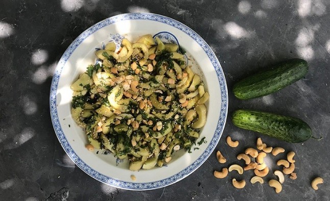 Ensalada de pepinos con anacardos