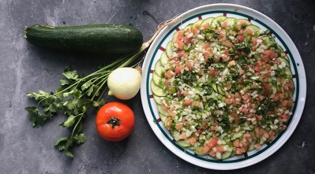 Carpaccio de calabacín con pipirrana