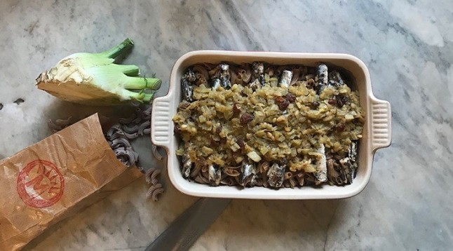 Fusilli de espelta con hinojo y sardinas o anchoas