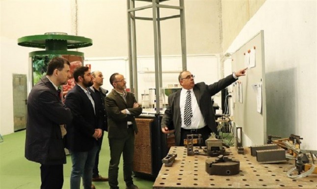 Tecnología verde en mobiliario urbano que limpia el aire de CO2 y partículas