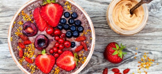 Desayuno super energético con frutos rojos para empezar el día