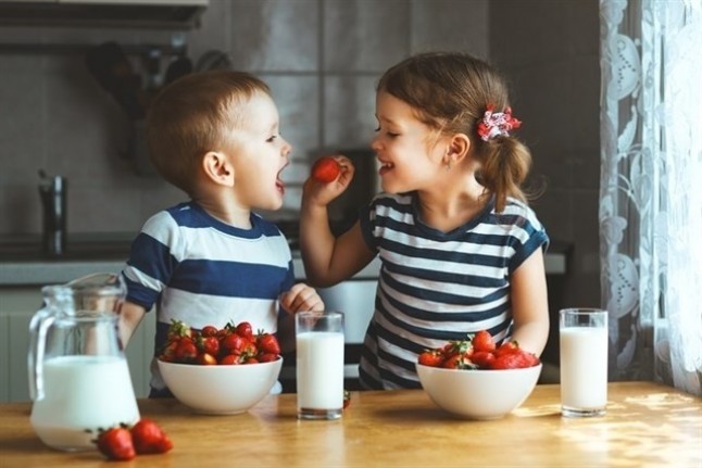 Los alimentos sanos y saludables generan niños felices