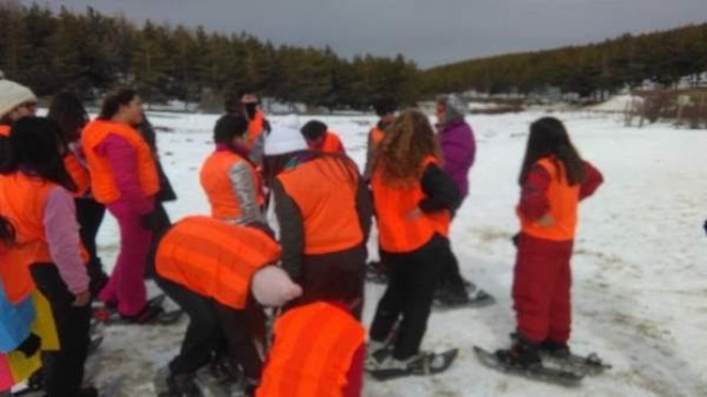 Jóvenes de Cantoria participan en una jornada de deporte en la nieve
