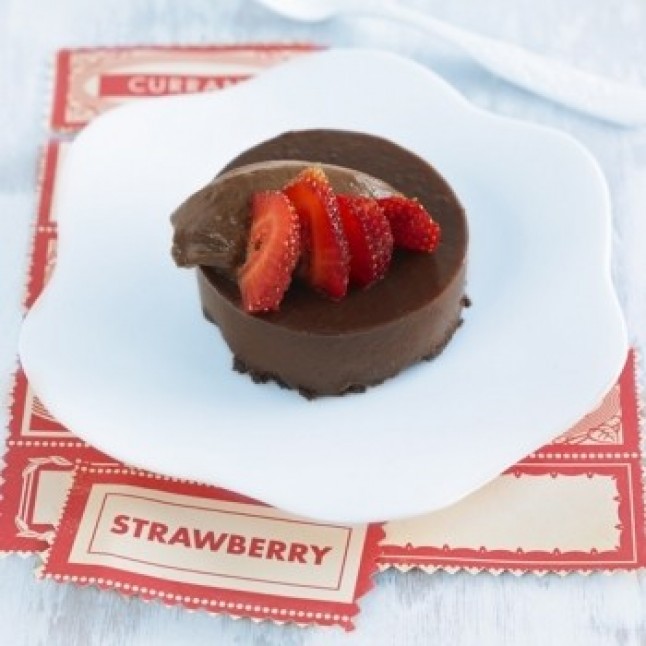 Postre de mousse de chocolate con cítrico