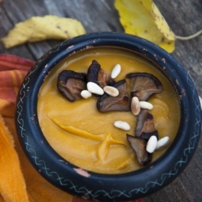 Legumbres en crema con setas japonesas