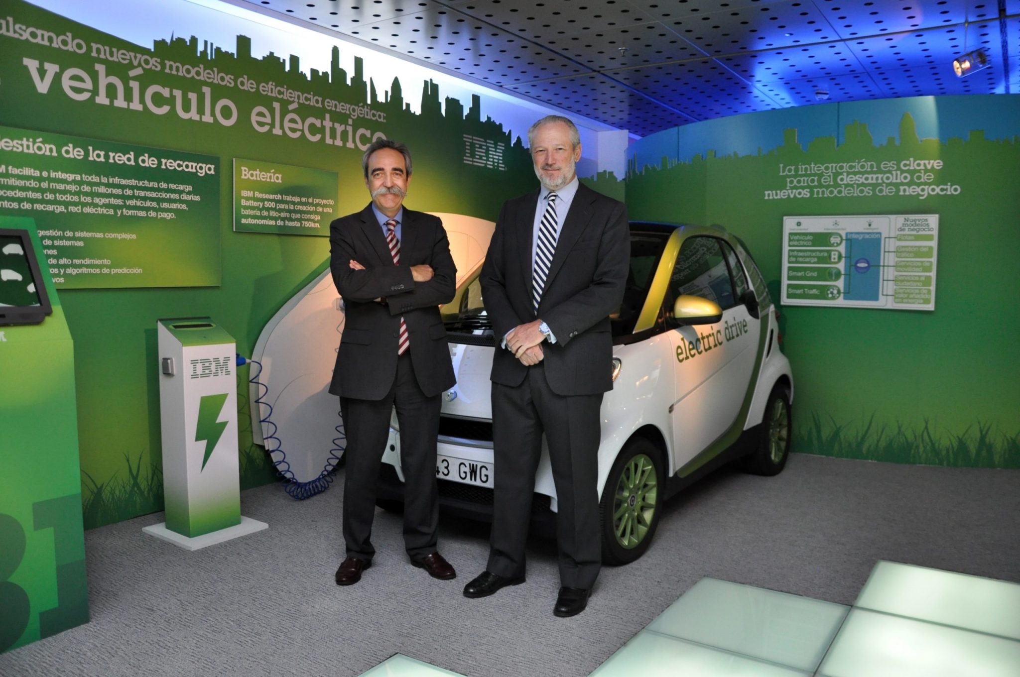 IBM y Mercedes-Benz juntos en el impulso del vehículo eléctrico en España