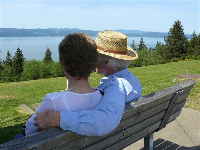 Los españoles viven 10 años más de media que la población mundial