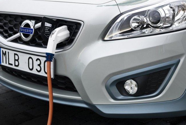 Galicia. Las grandes áreas comerciales tendrán un punto de recarga para vehículos eléctricos por cada 800 metros