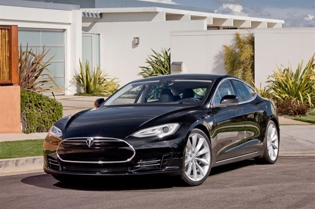 Daimler vende su participación en Tesla