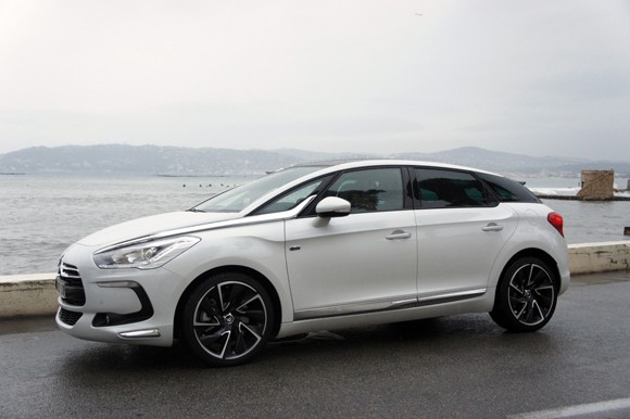 La tecnología HYbrid4 del grupo PSA recibe el premio Volante de Oro en Alemania