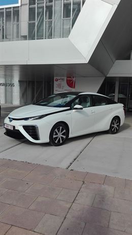 Toyota ha presentado su berlina de pila de combustible Mirai