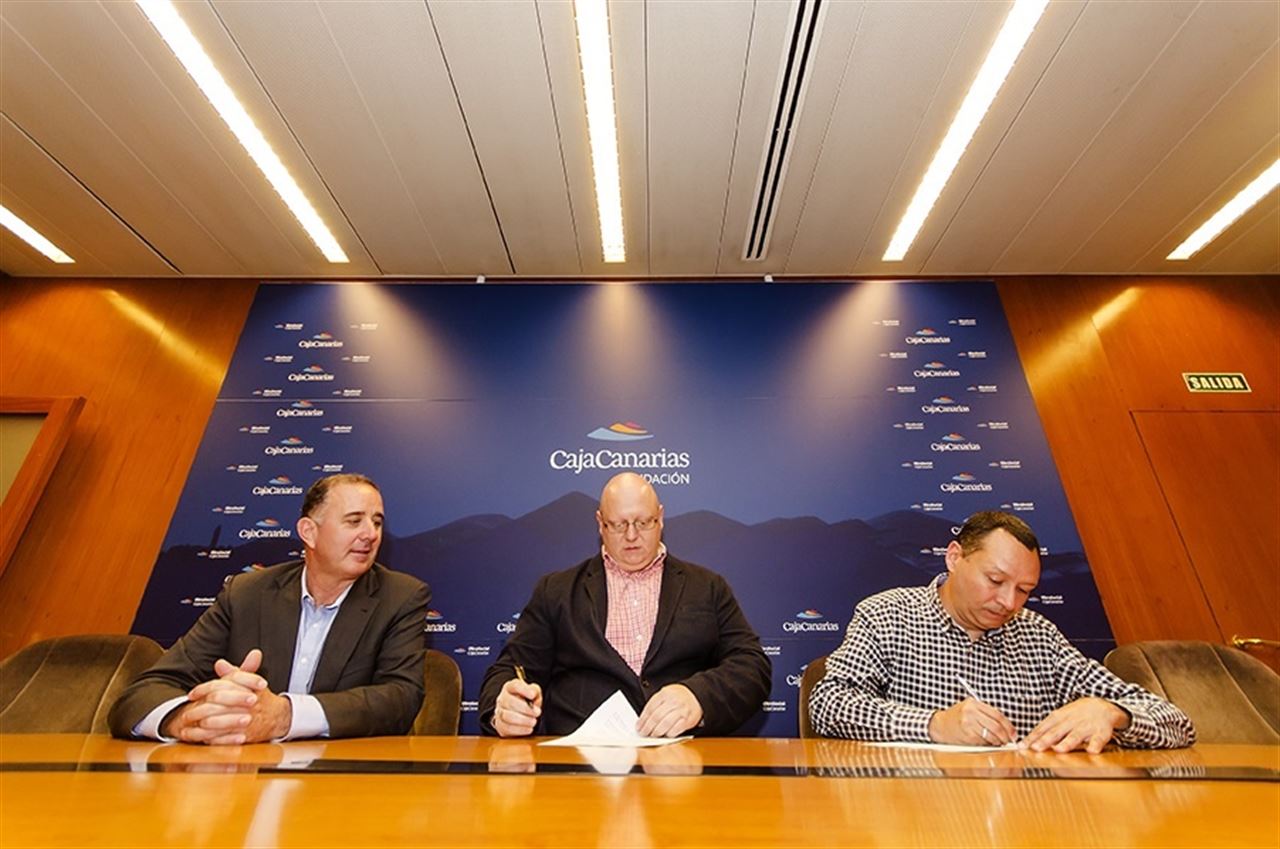 Santa Cruz de Tenerife promociona los coches eléctricos