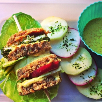 Desde la Finestra Sul Cielo os recomendamos esta receta ecológica: Sándwich-brocheta de ensalada para picnics