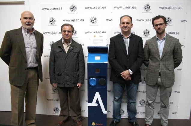 La Universidad de Jaén presenta en Bióptima un punto de recarga para coches eléctricos