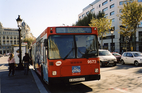 TMB empieza a convertir sus buses diesel en híbridos diesel-eléctrico
