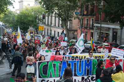 Miles de personas en más de 500 ciudades de todo el mundo marchan contra los transgénicos