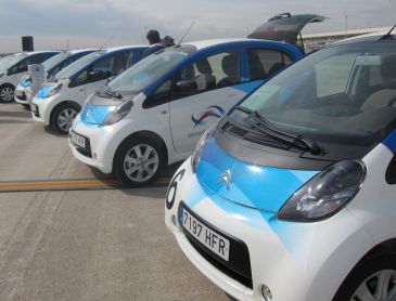 AENA presenta en Madrid-Barajas su nueva flota de 33 coches eléctricos