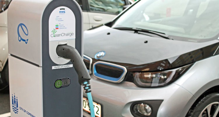 Sevilla implementará una red de electrolineras para conectar con Málaga o Córdoba