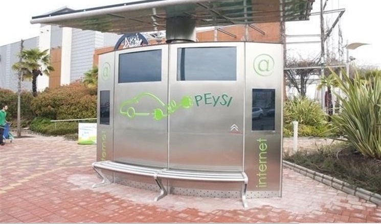 Poste Energético y Servicios de Internet para vehículos eléctricos