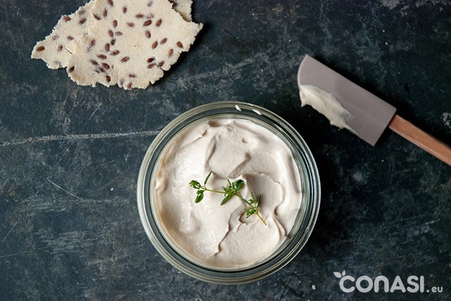 ‘Recetas Ecológicas’: Crackers de almendra con paté de anacardos
