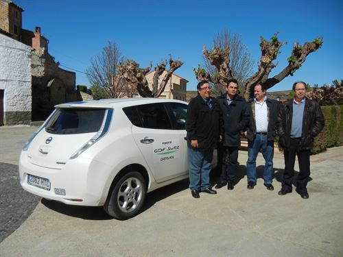 Castelnou estrena el primer taxi eléctrico de la provincia de Teruel