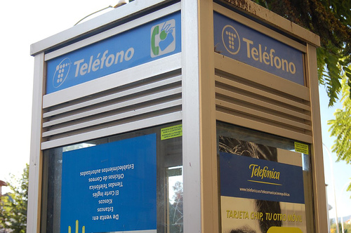 Telefónica presenta la primera cabina telefónica para recargar vehículos eléctricos