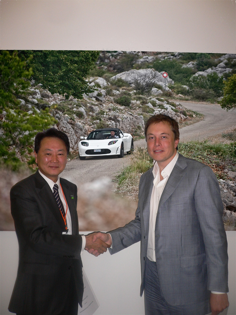 Panasonic invierte 30 millones de dólares en la estadounidense Tesla para la expansión del vehículo eléctrico