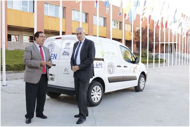 La Universidad Pablo de Olavide ya cuenta con un coche eléctrico para el mantenimiento del campus