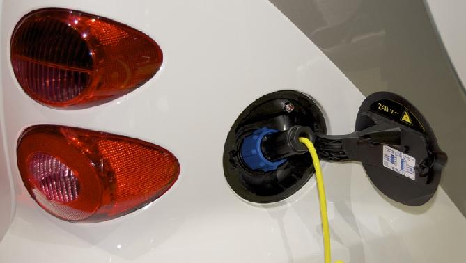 El Ayuntamiento instala cuatro puntos de recarga de coches eléctricos en la ciudad