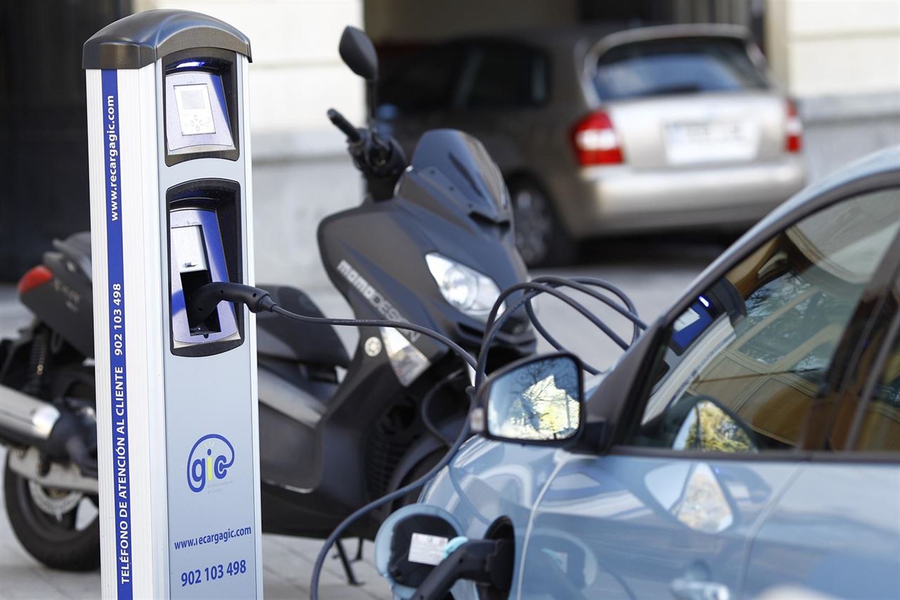 Los empleados de Unesa se desplazarán en taxis eléctricos