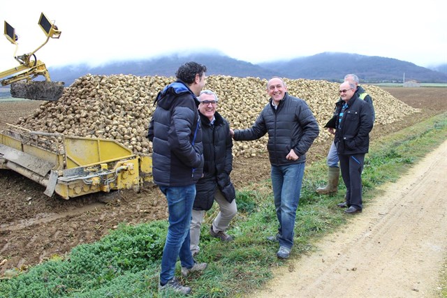 González destaca que la remolacha es un cultivo "estratégico" para el sector primario alavés
