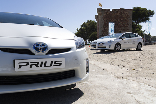 Toyota entrega dos Prius enchufables al Parque Móvil y al IDAE para "intensificar" pruebas