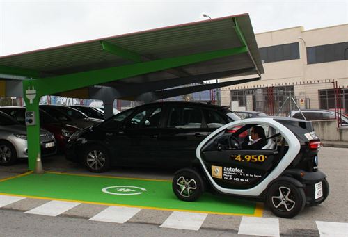 Lilly instala un poste de carga para coches eléctricos