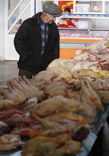 Los criadores de pollos de Galicia denunciarán ante Competencia las prácticas de la distribución